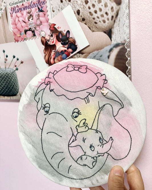 Broderie / aquarelle « Dumbo et sa maman »