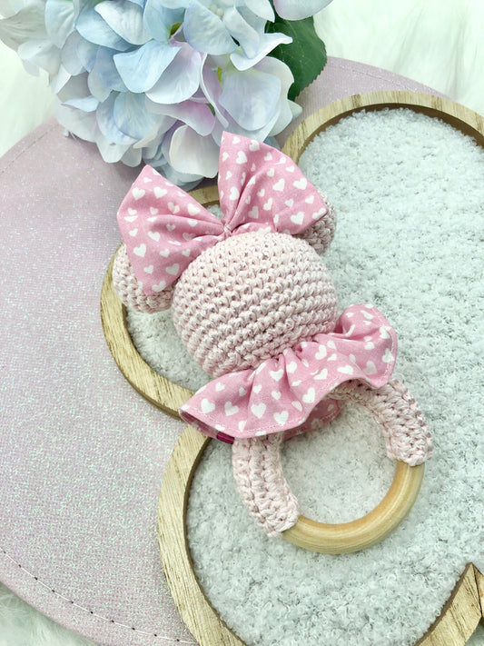 Hochet au crochet Minnie "coeurs"