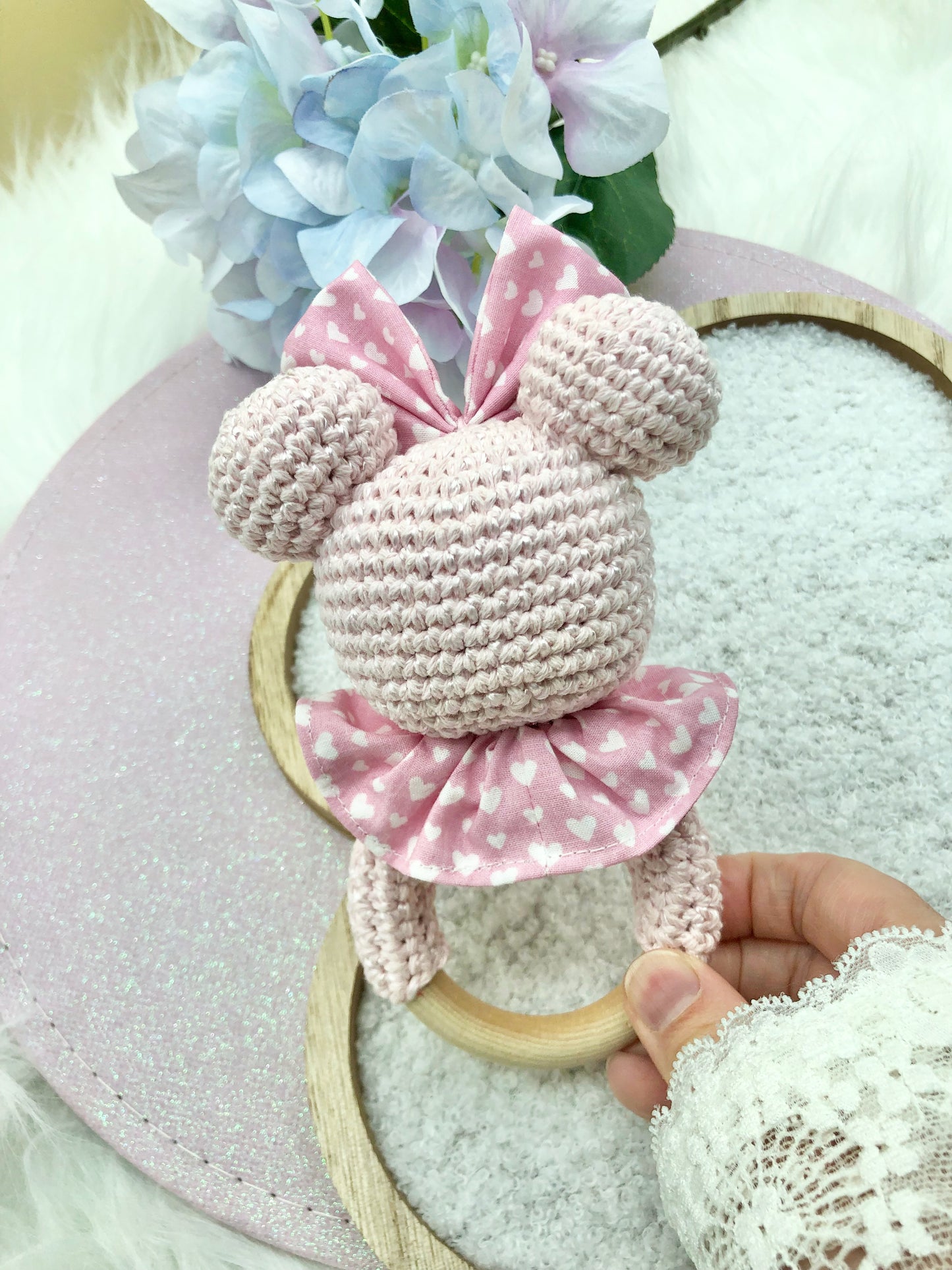 Hochet au crochet Minnie "coeurs"