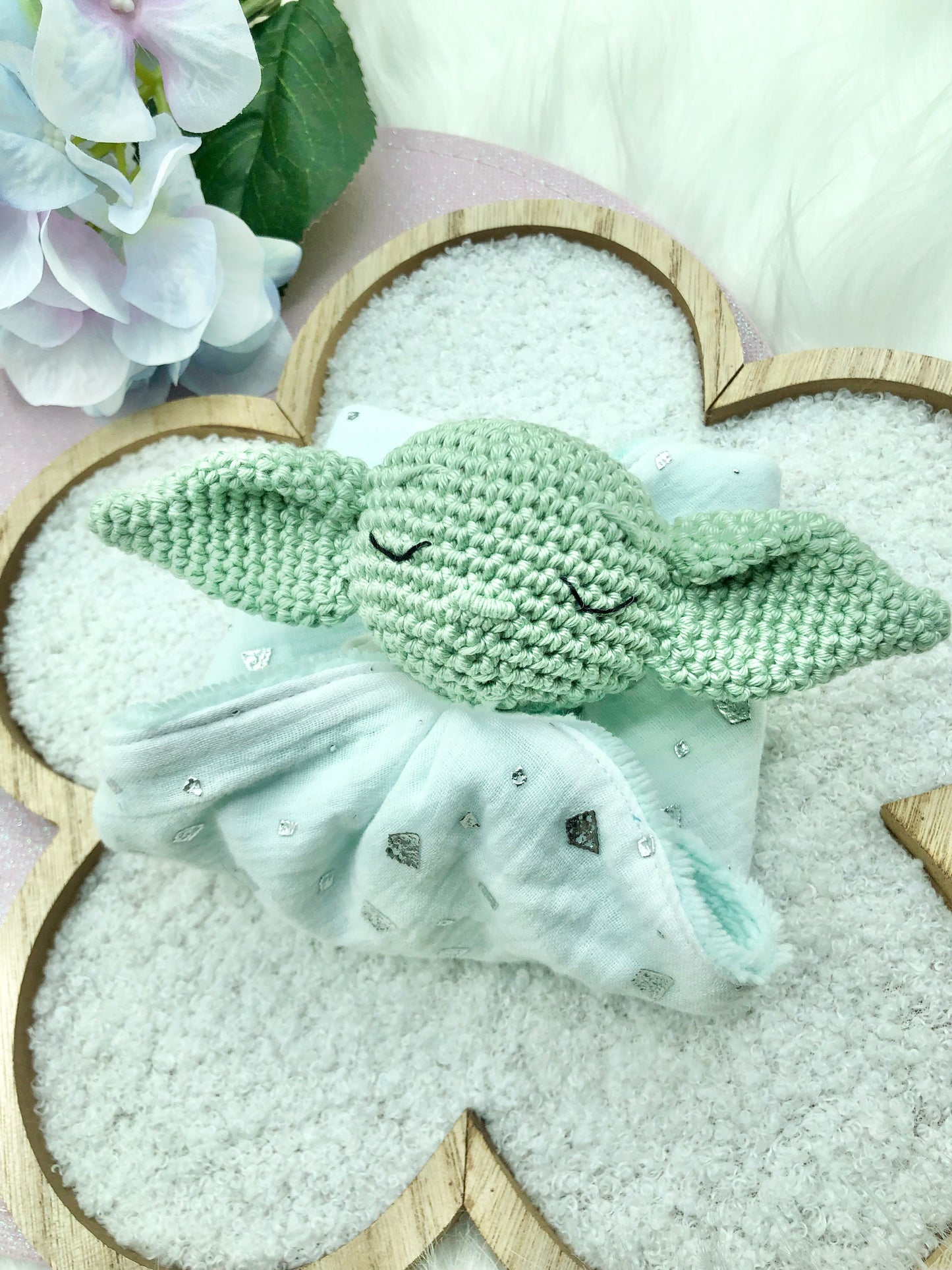 Doudou lange "Baby Yoda"