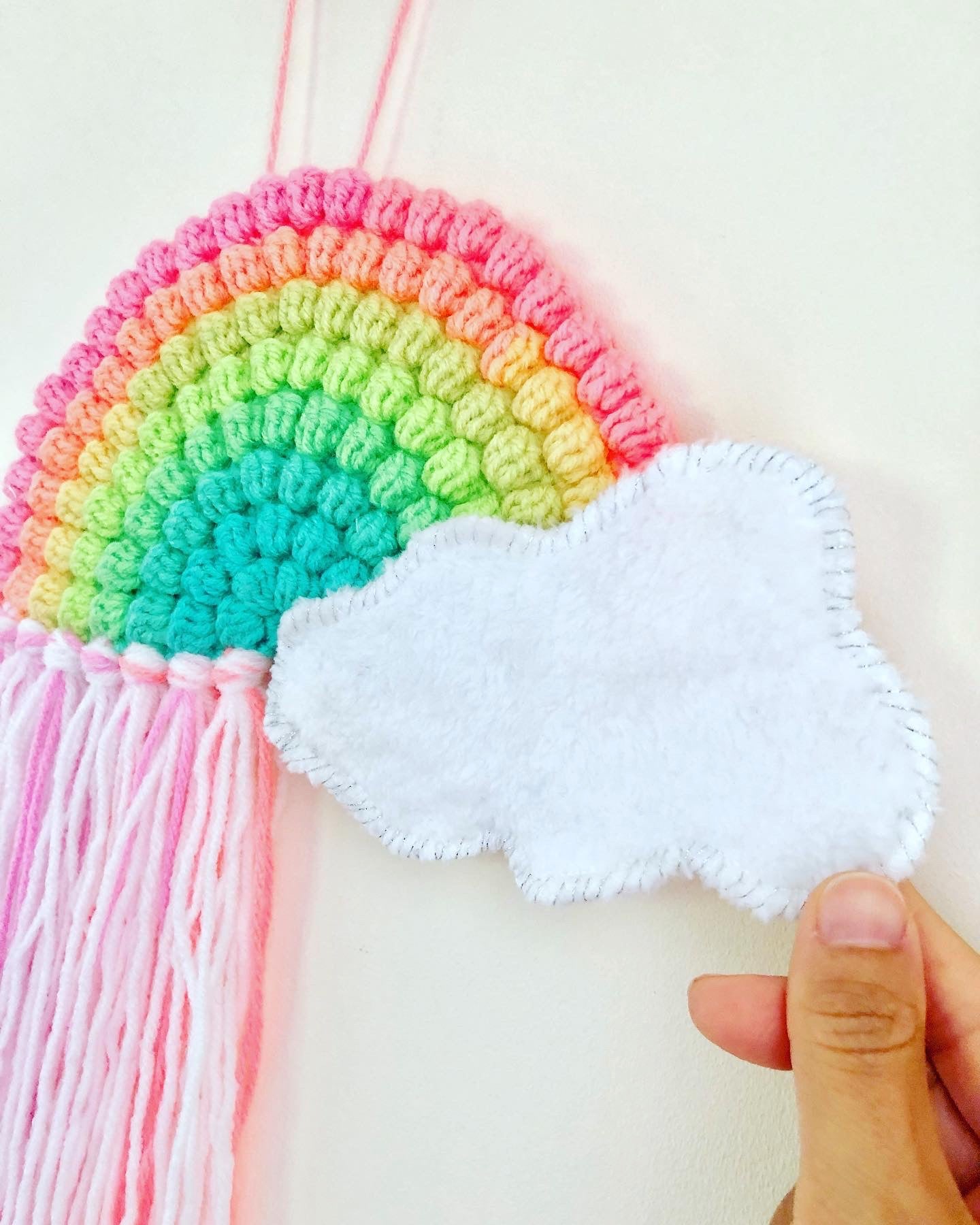 suspension murale, arc en ciel au crochet