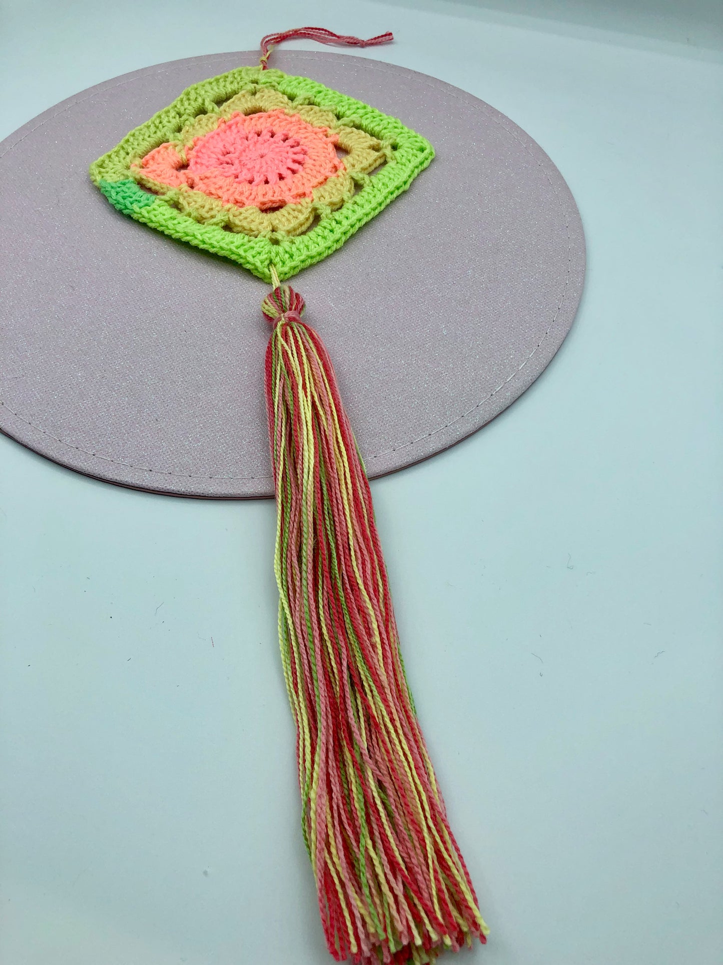 Suspension murale au crochet