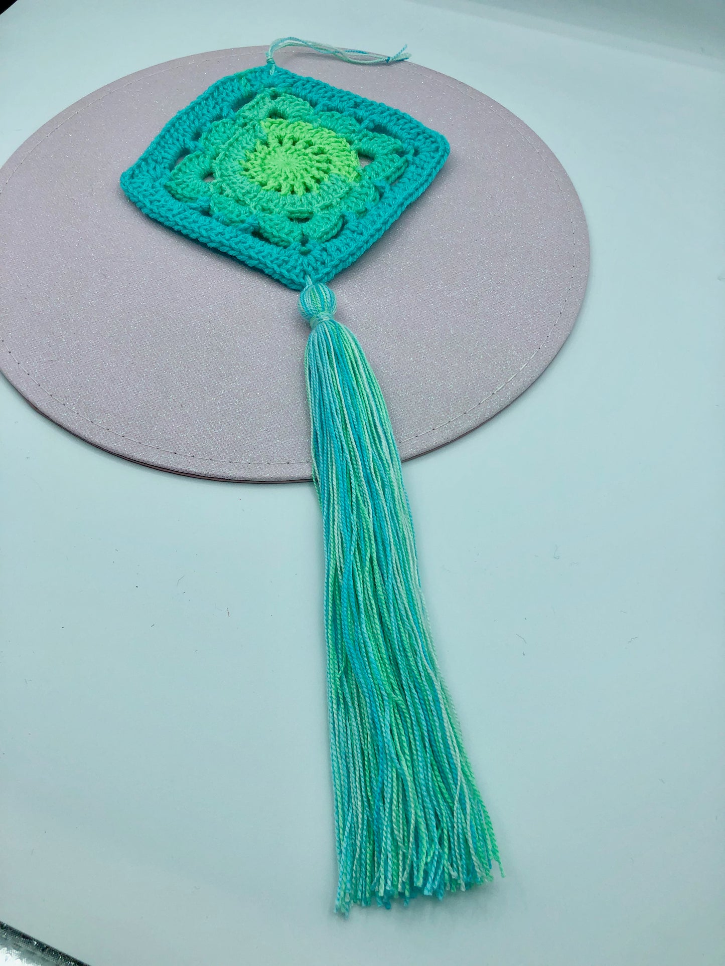 Suspension murale au crochet