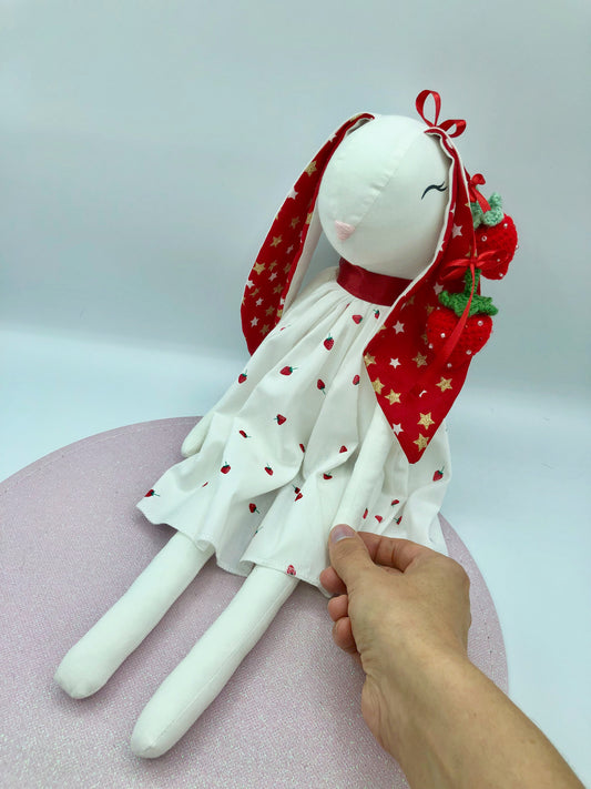 Poupée lapin "fraises"