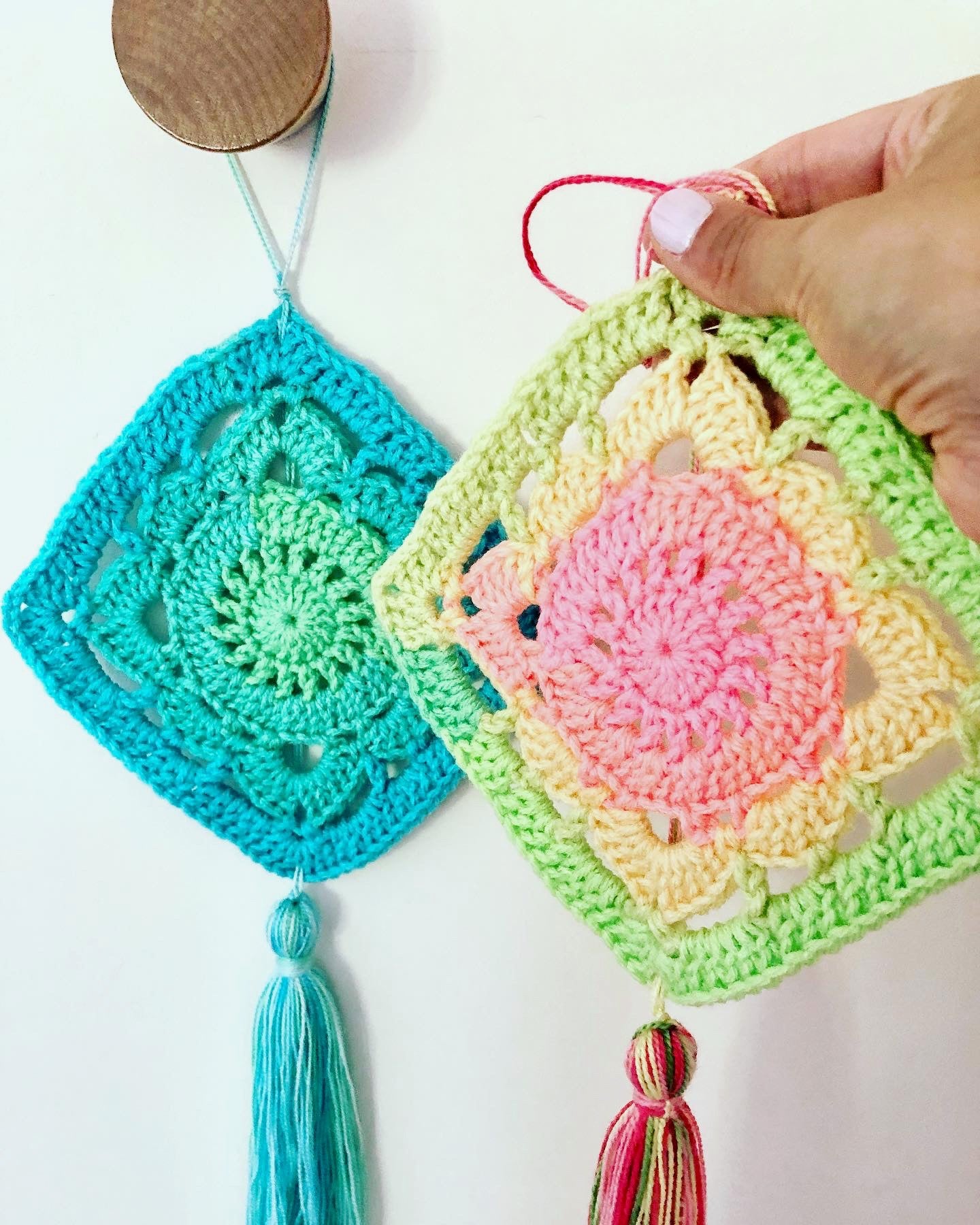 Suspension murale au crochet