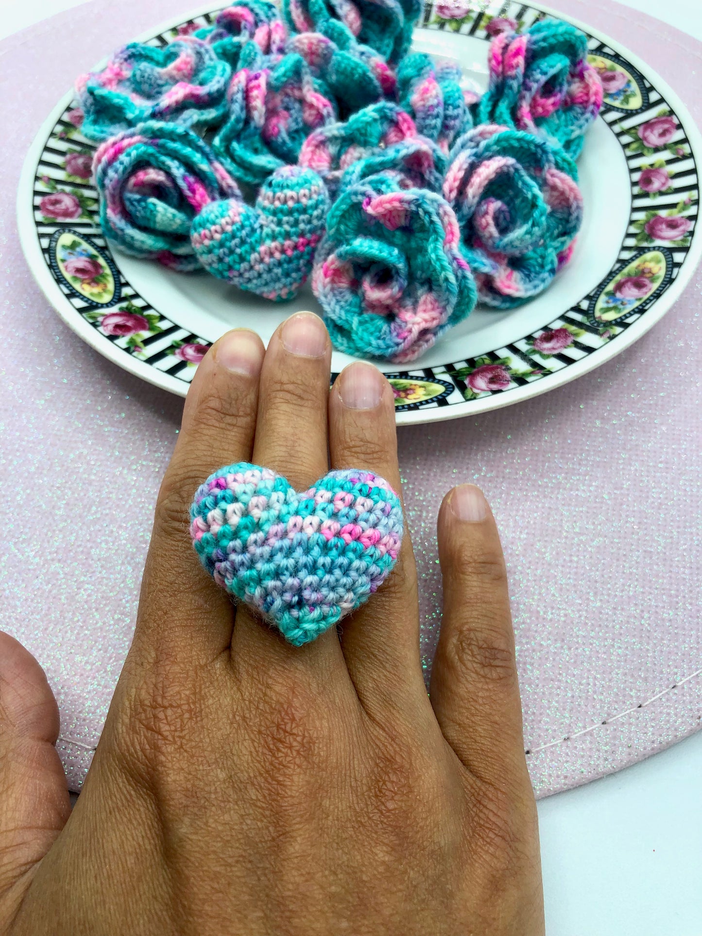 Bague au crochet ; couleur rose/vert