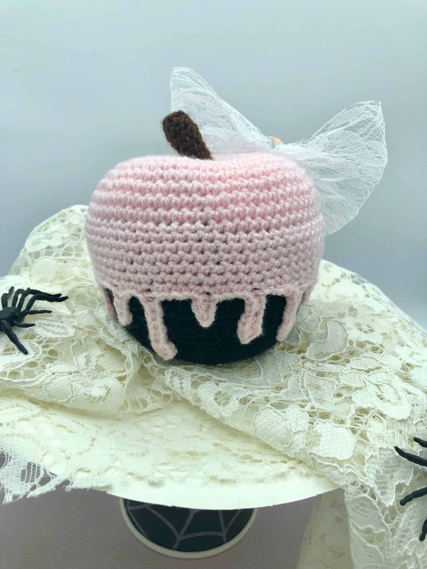 Pomme empoisonnée noire/rose au crochet