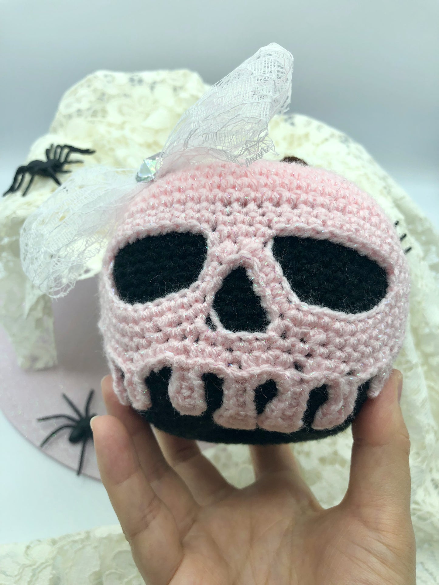 Pomme empoisonnée noire/rose au crochet