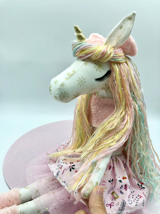 Poupée licorne de Noël